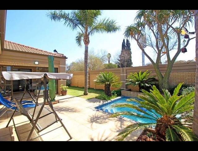 3 BEDROOM CLUSTER FOR SALE IN BARTLETT